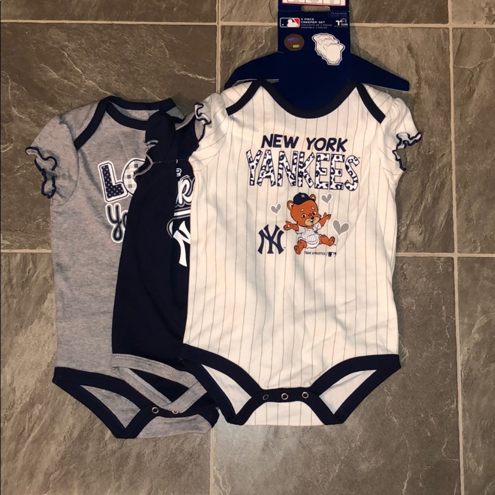 3 PIECE YANKEES ONESIES 12-18 MO NWT